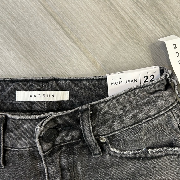 NEW PacSun Black Mom Jeans Size 22 - Picture 5 of 5